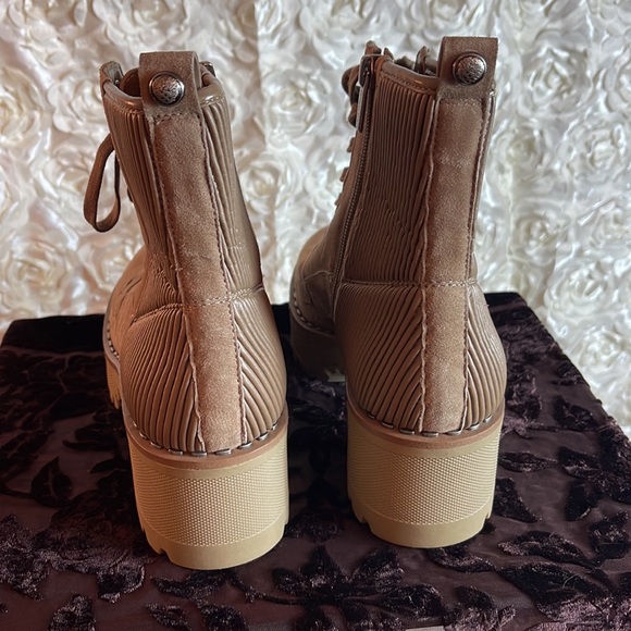 Vince Camuto Combat Boots VC Movelly Sz8.5 - Picture 8 of 11